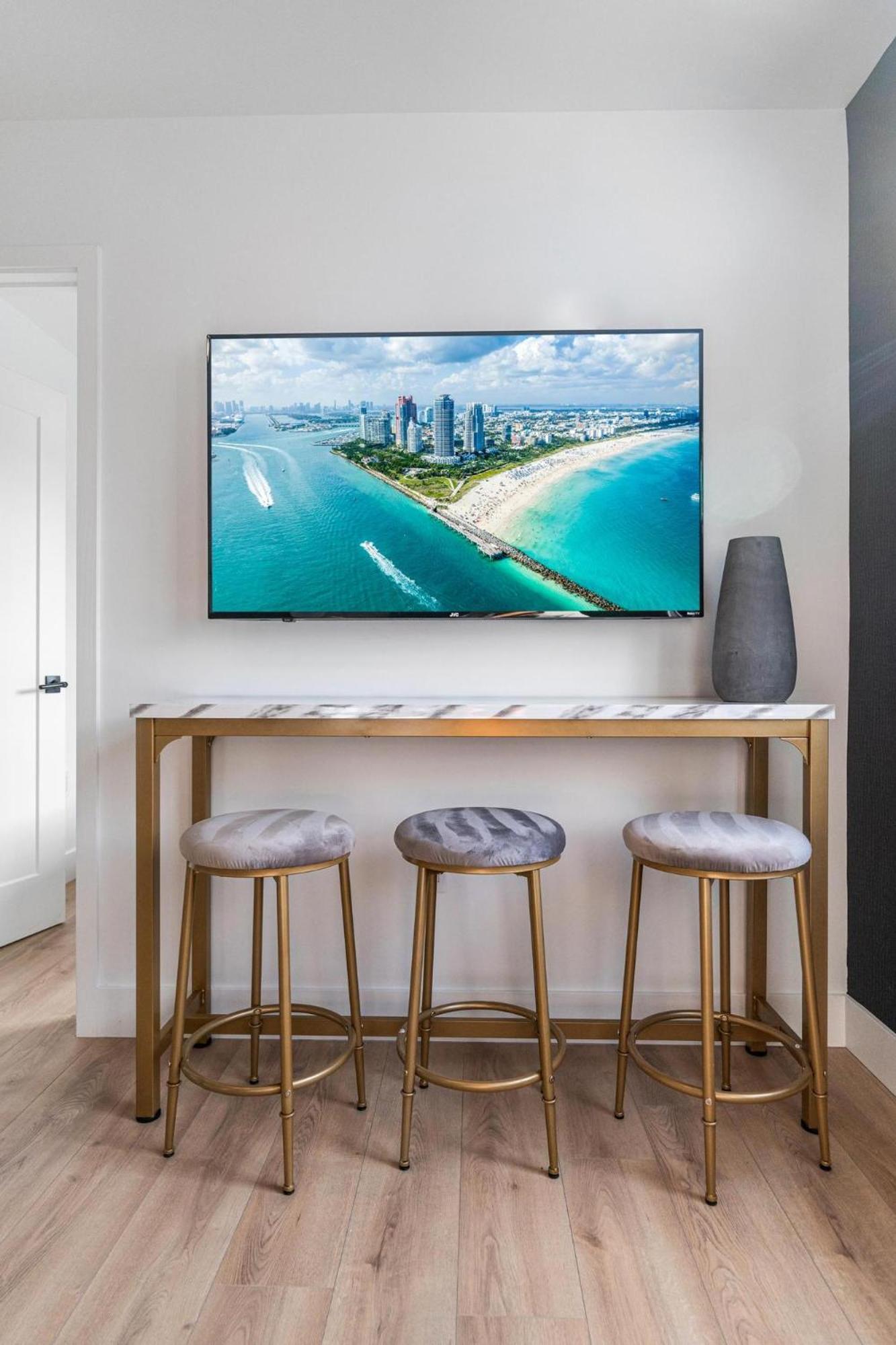 Lux Retreat By Renzzi Apartment