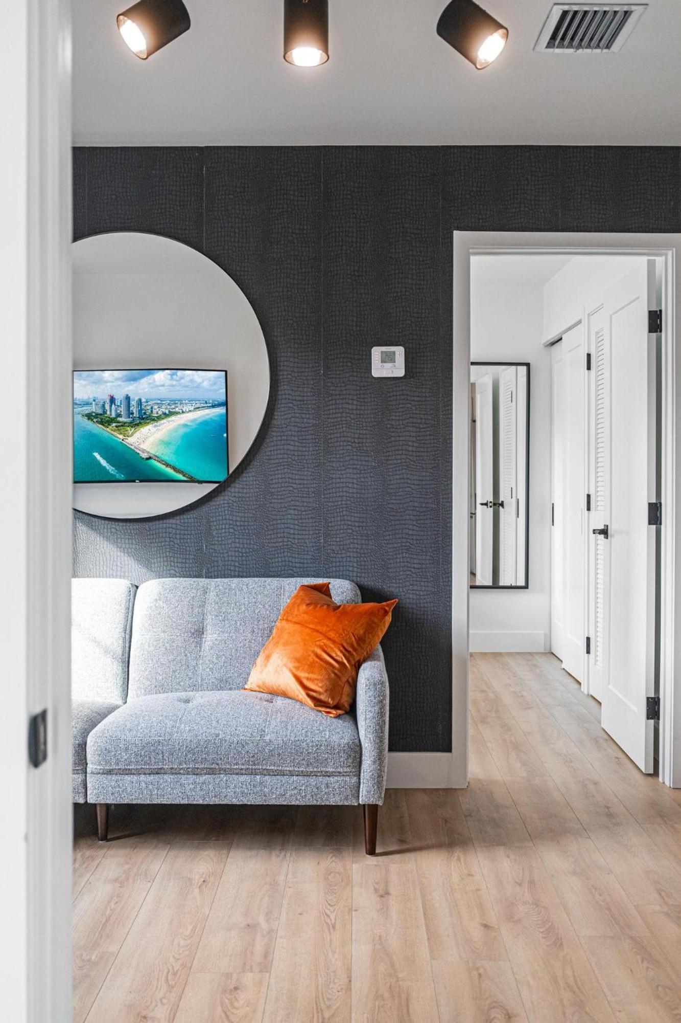 Lux Retreat By Renzzi Apartment Miami