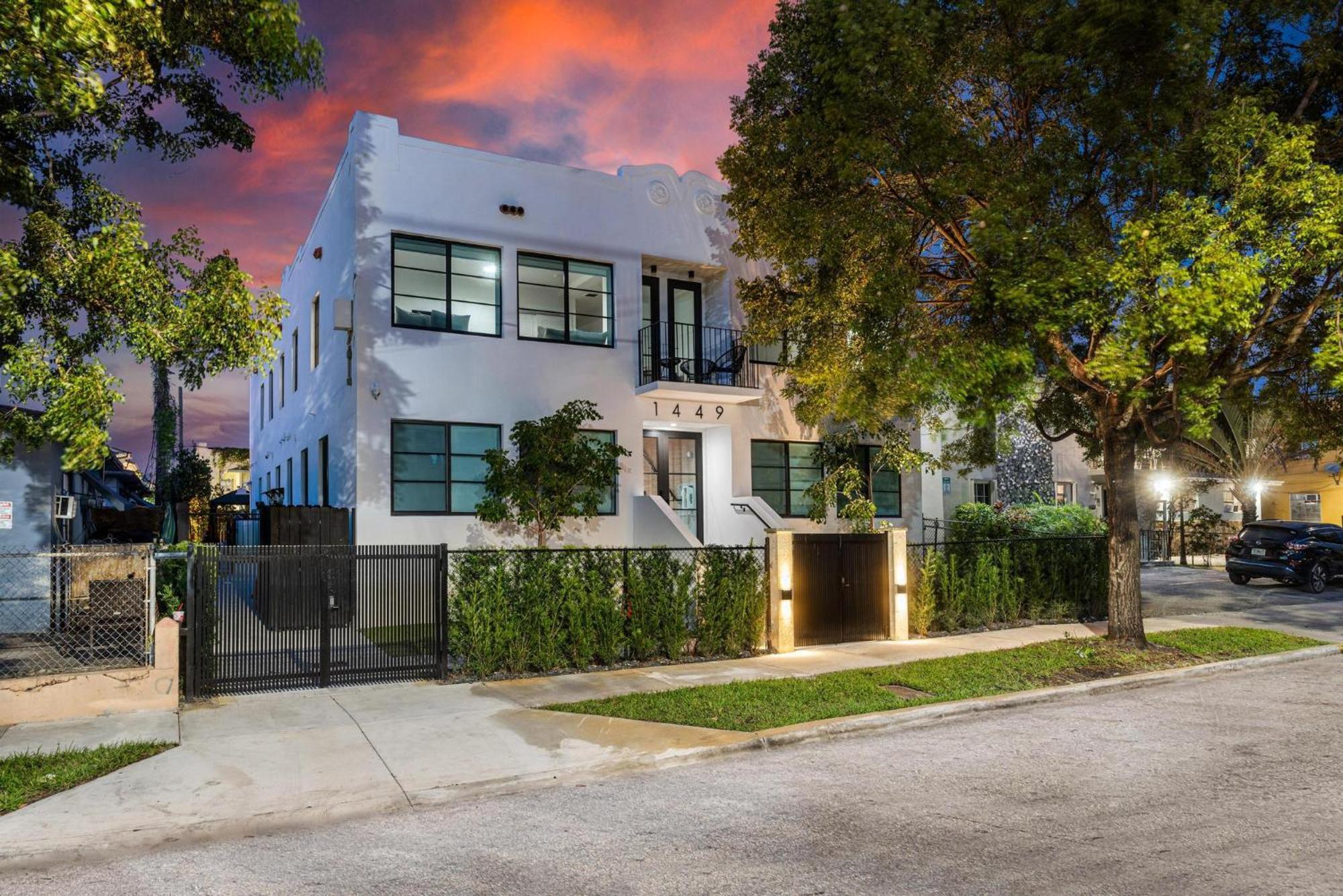 Apartment Lux Retreat By Renzzi Miami