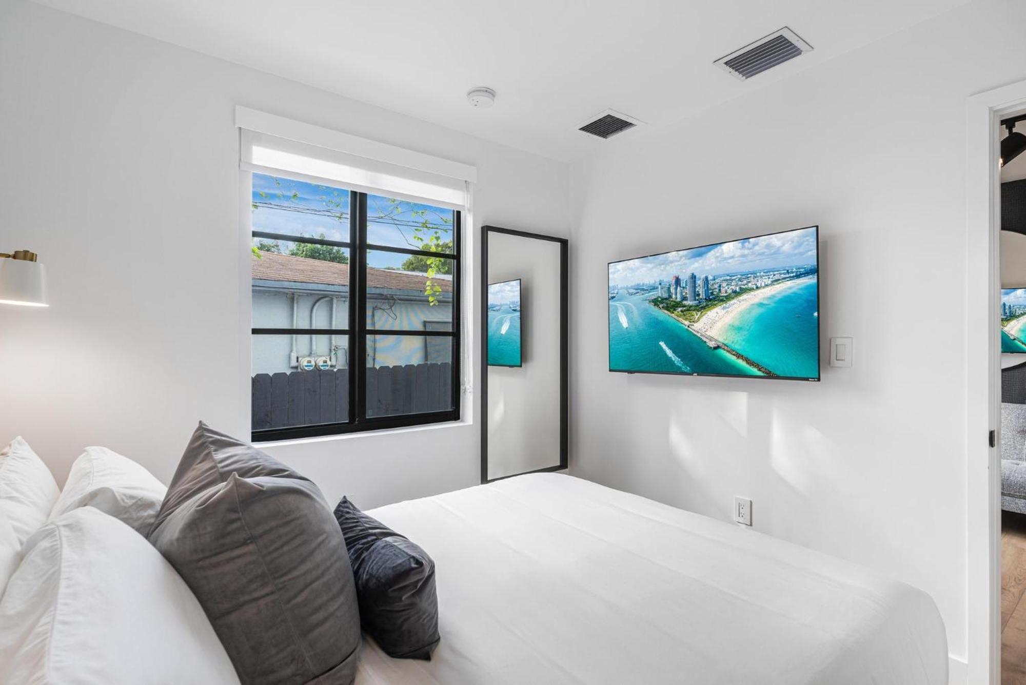 Lux Retreat By Renzzi Apartment
