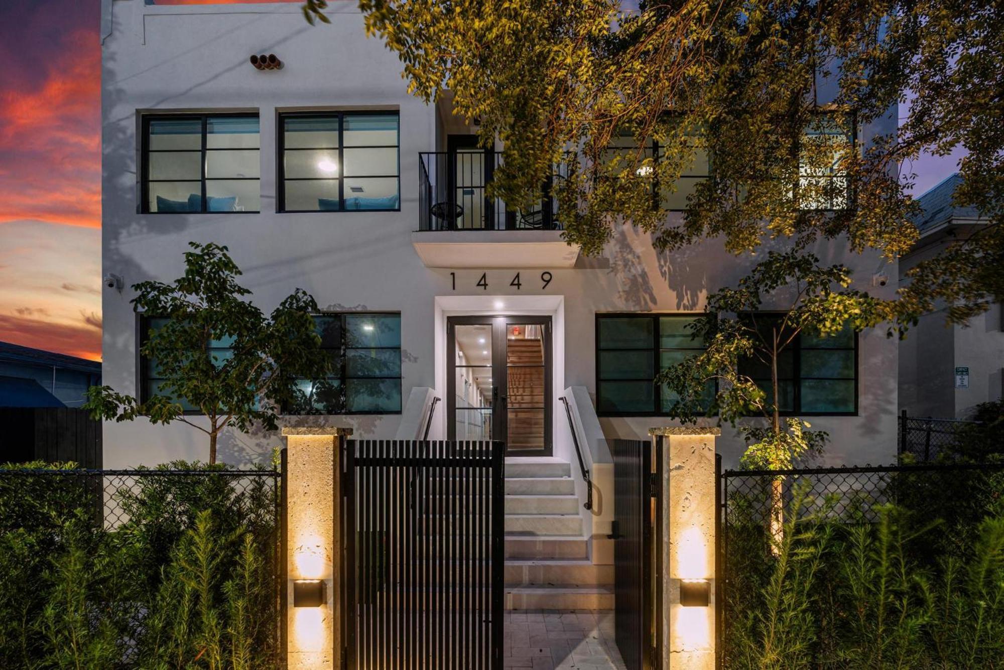 Lux Retreat By Renzzi Miami