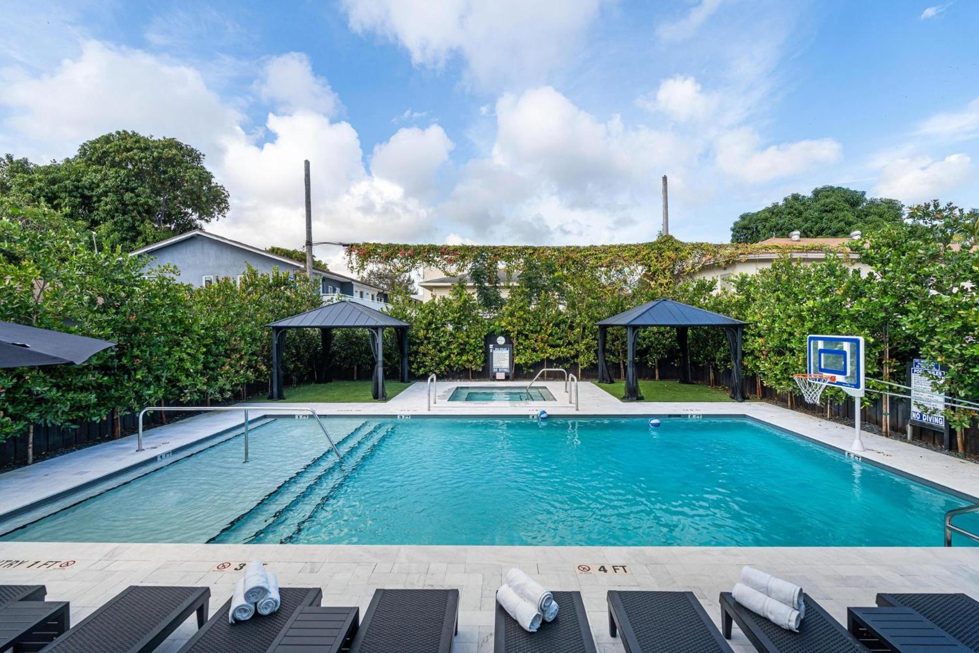 Lux Retreat By Renzzi * Miami