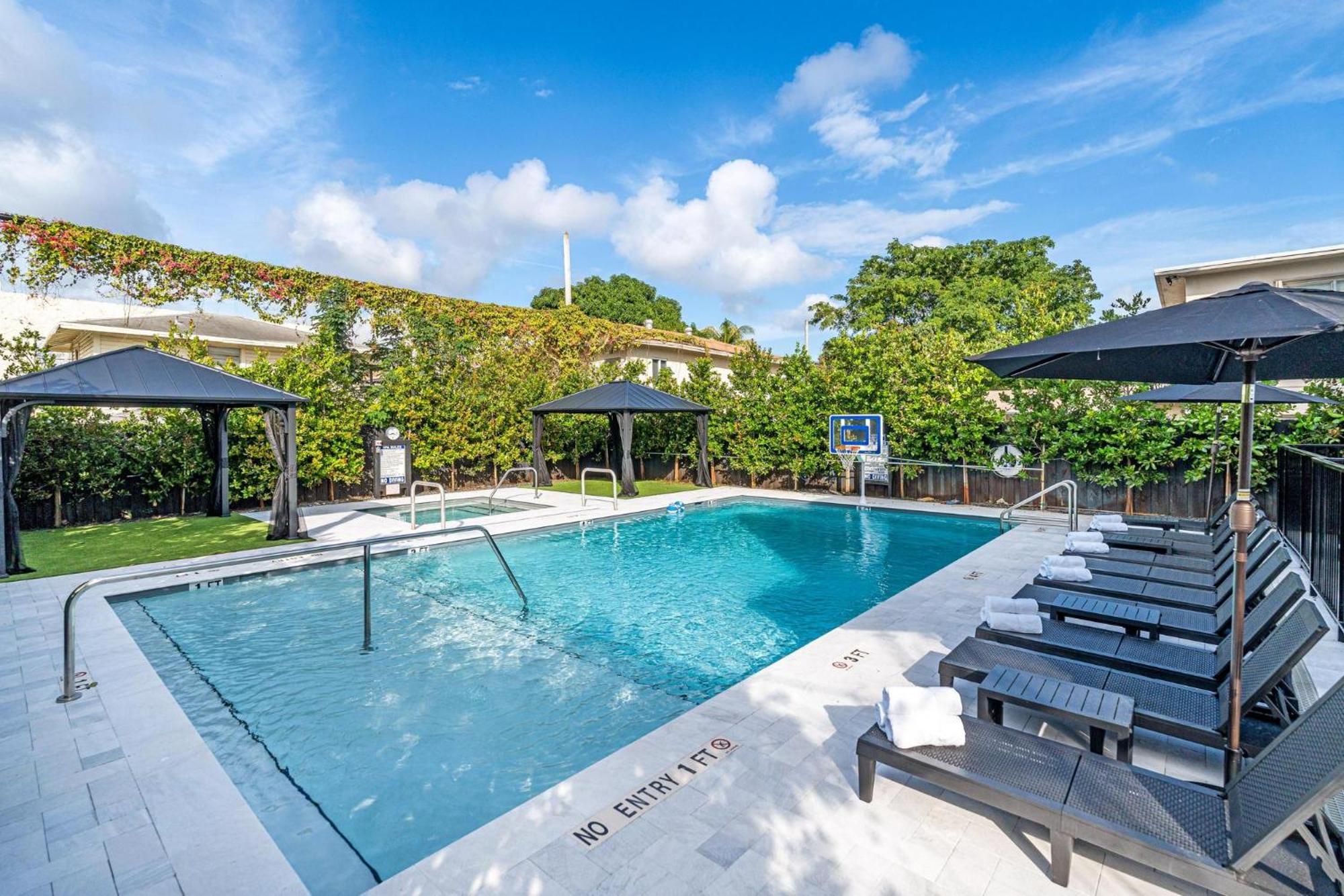 Lux Retreat By Renzzi Apartment Miami