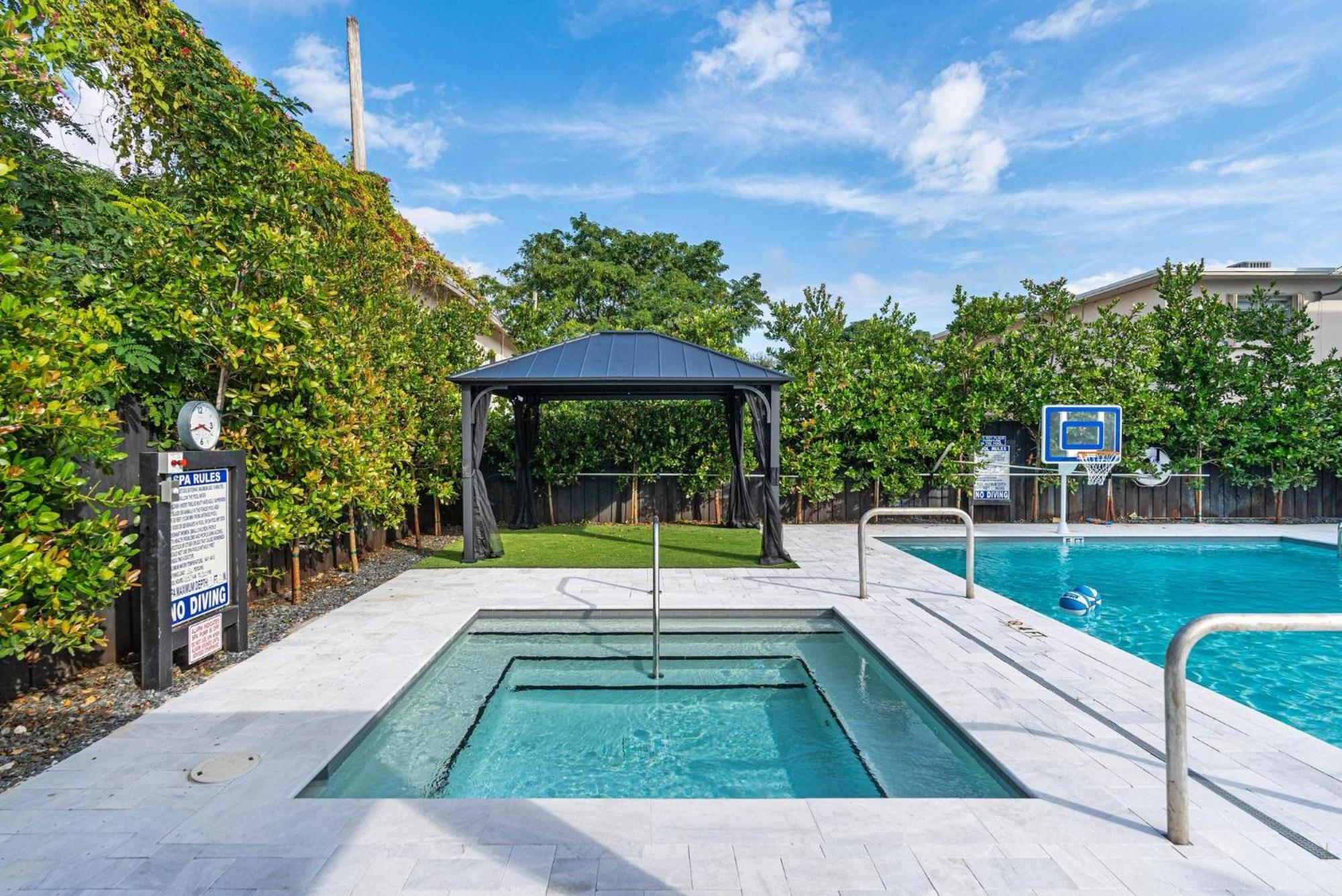 Lux Retreat By Renzzi Apartment Miami