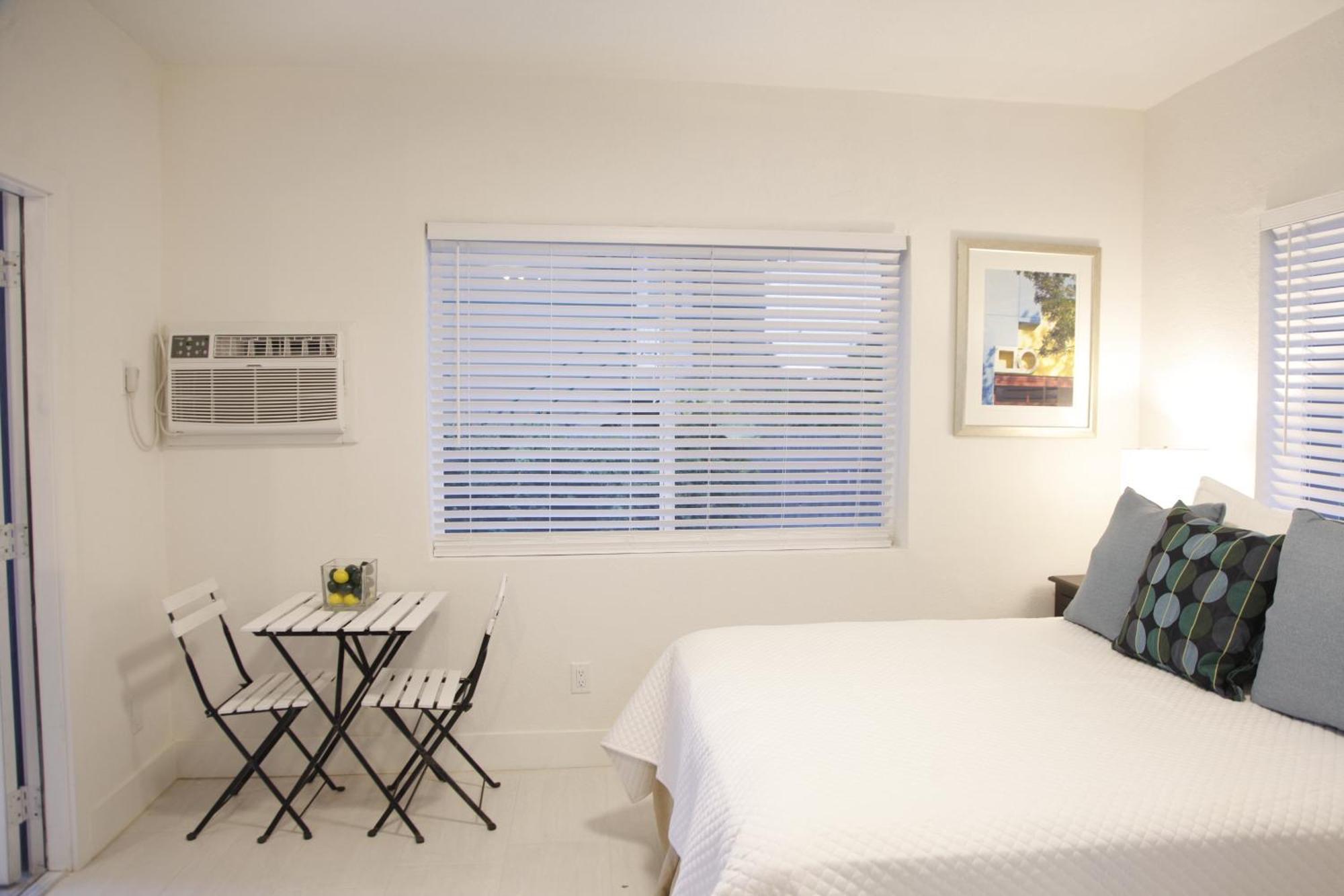 Apartment 1 Designer In The Upper East-side *