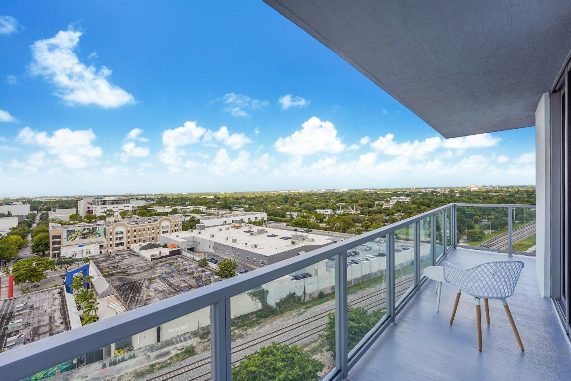 Quadro Residences By Ionica *