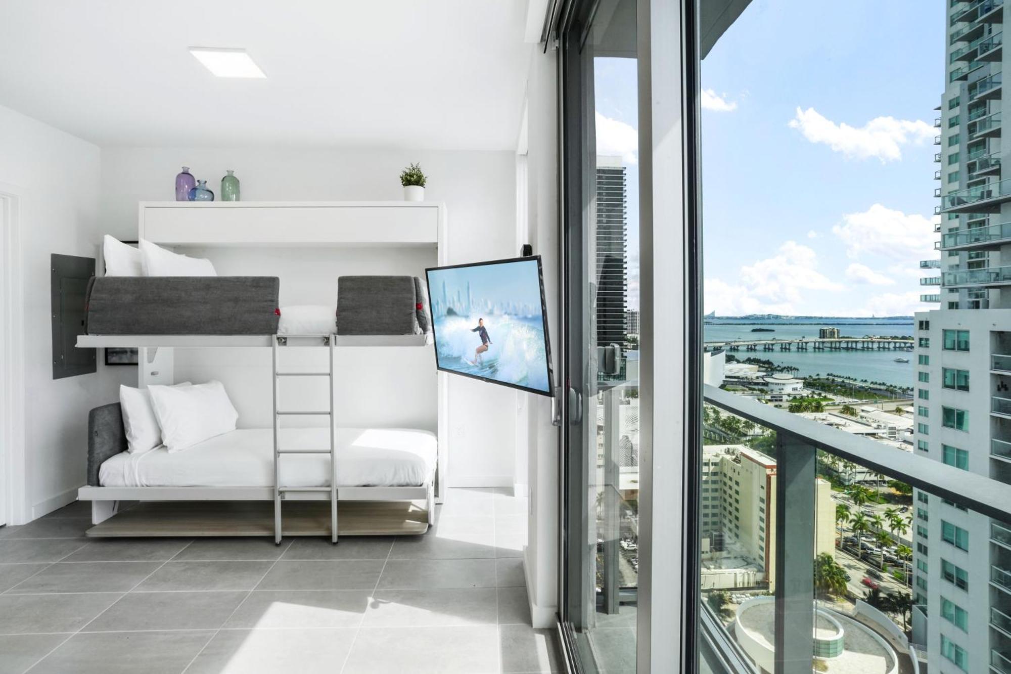 - Casiola Studio's - Near Cruise Terminal, Bayfront Park And Kaseya Center *