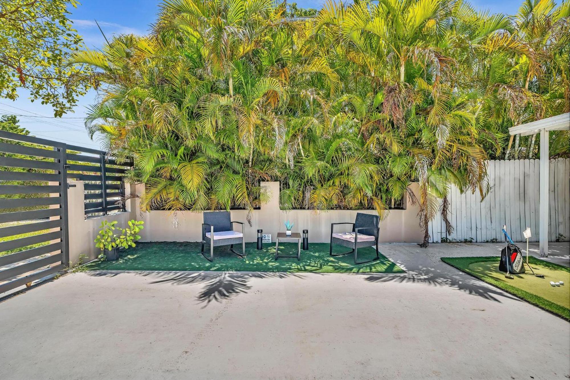 Casa de férias Estelo's Place - Modern Townhouse With King Bed, Only 5 Min From The Airport! *