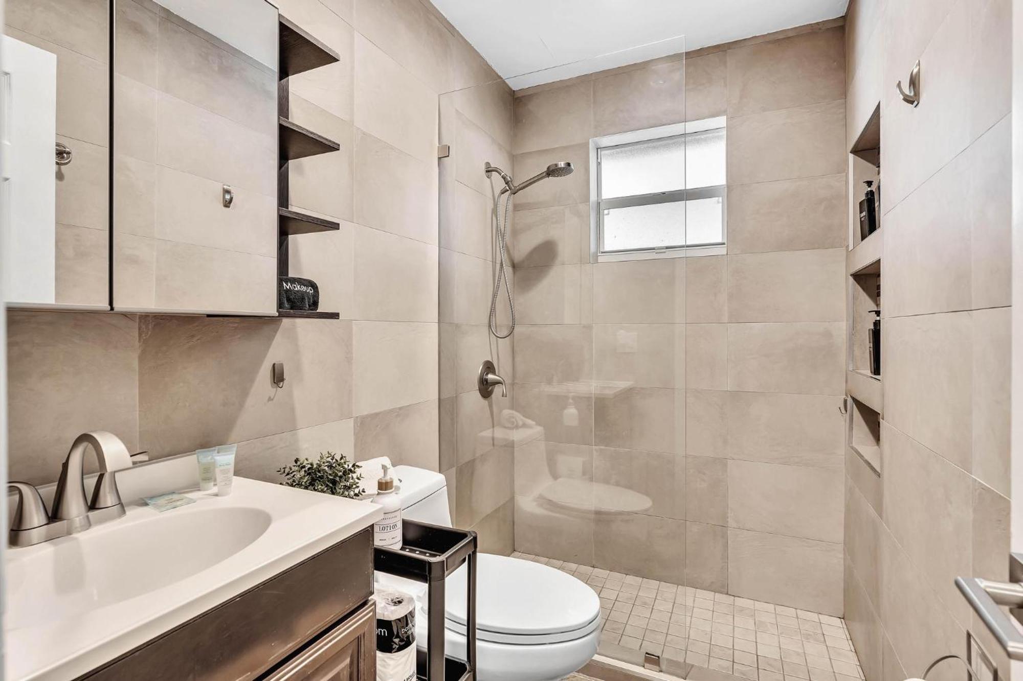 Casa de férias Estelo's Place - Modern Townhouse With King Bed, Only 5 Min From The Airport! Miami