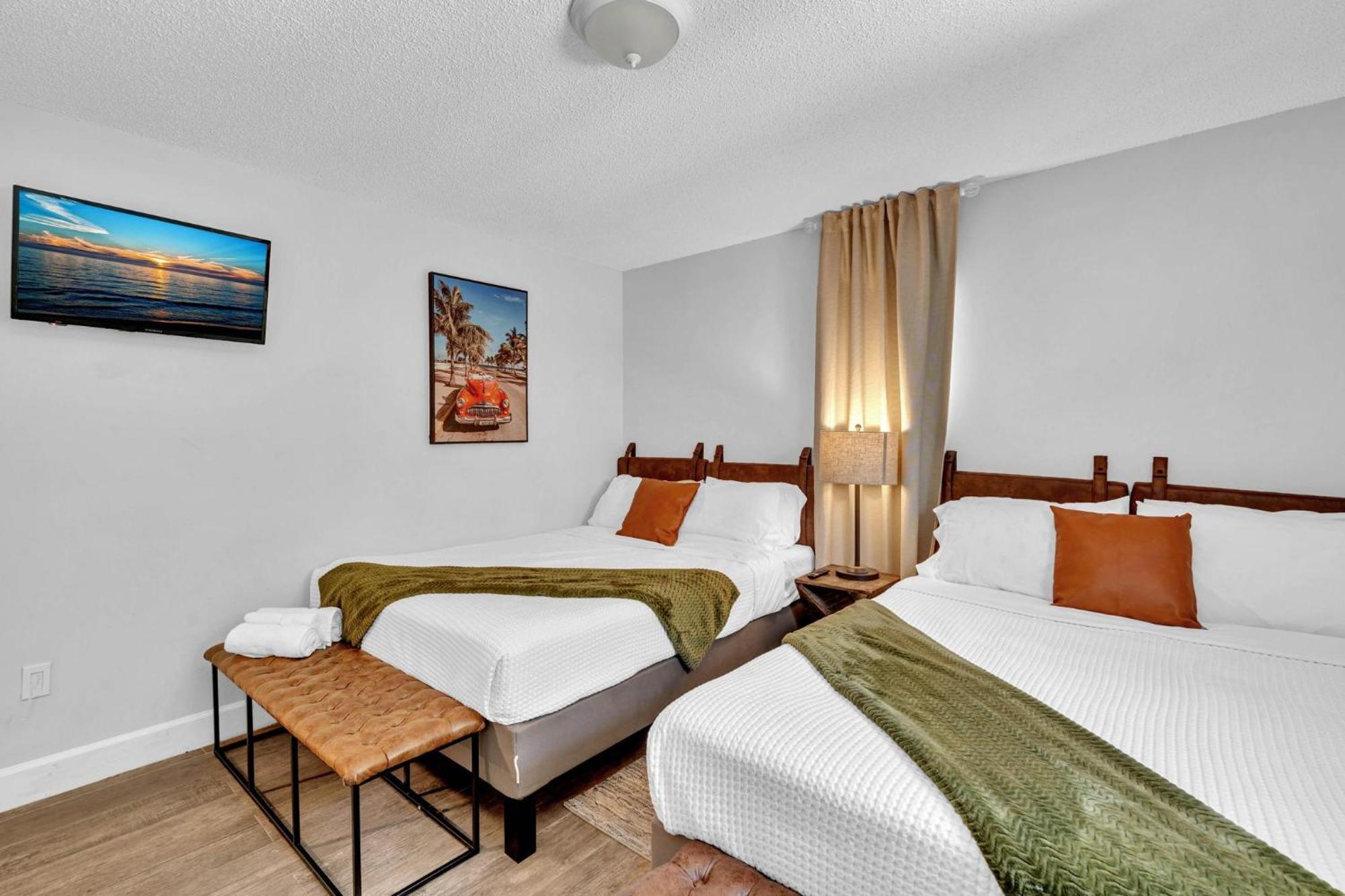 Casa de férias Estelo's Place - Modern Townhouse With King Bed, Only 5 Min From The Airport!