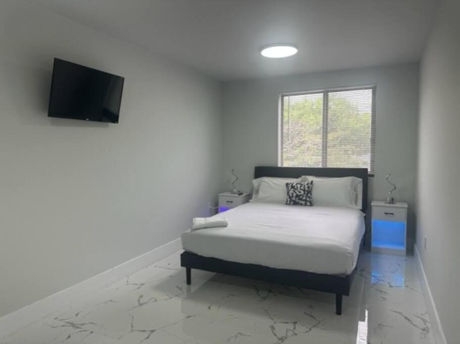 Luxe 3 Bed & 3 Bath Minutes From Design District Villa