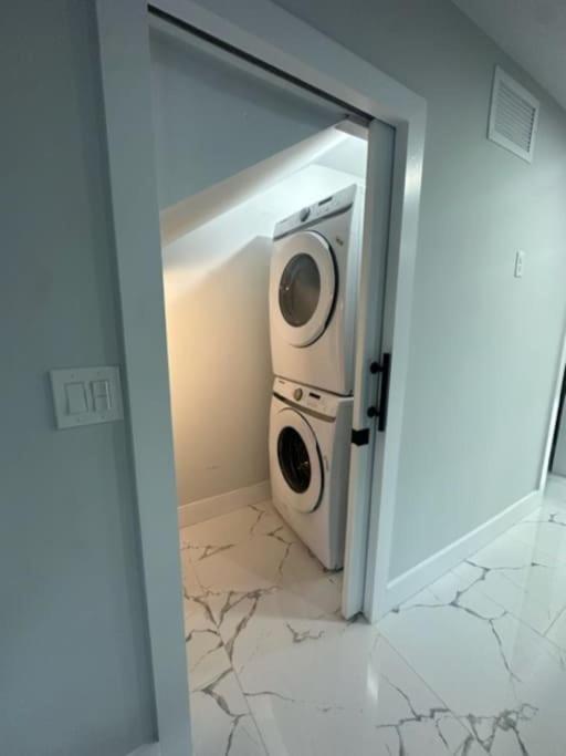 Luxe 3 Bed & 3 Bath Minutes From Design District