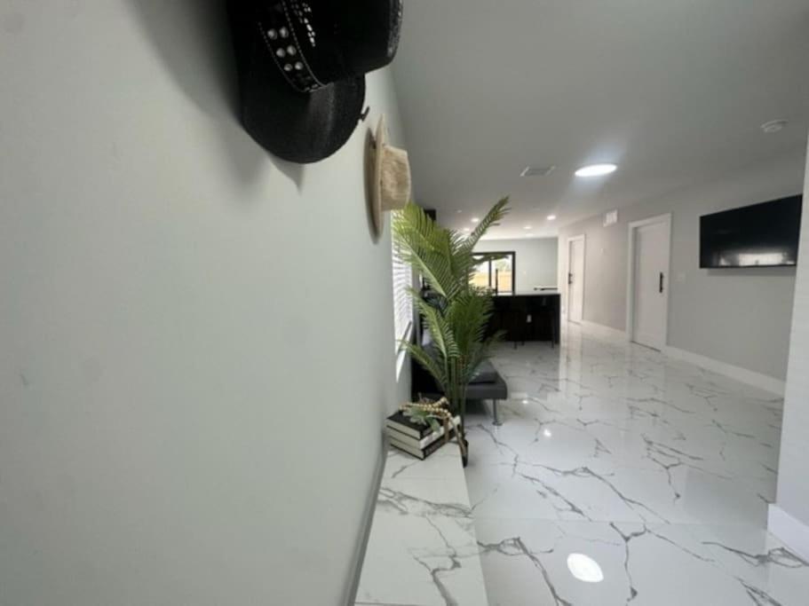 Luxe 3 Bed & 3 Bath Minutes From Design District Miami