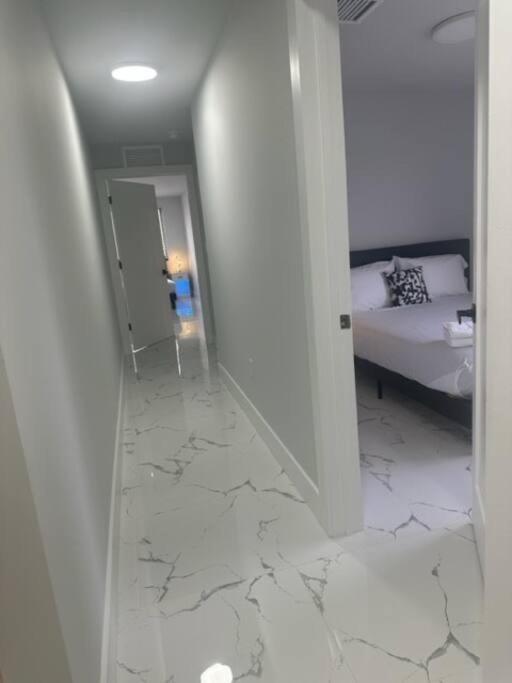 Luxe 3 Bed & 3 Bath Minutes From Design District