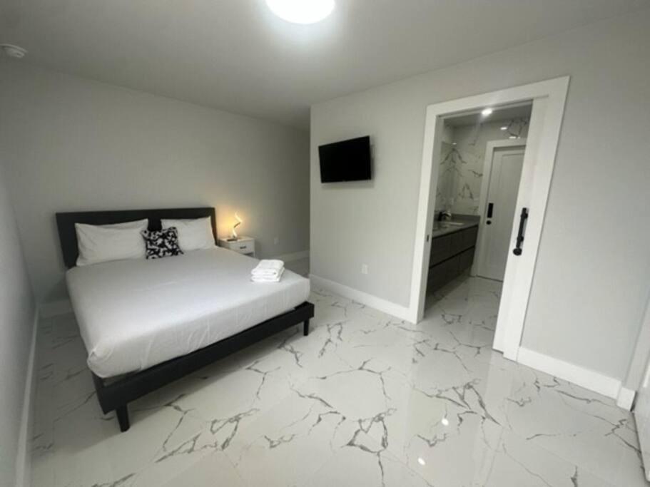 Luxe 3 Bed & 3 Bath Minutes From Design District *