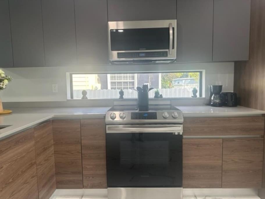Luxe 3 Bed & 3 Bath Minutes From Design District Miami