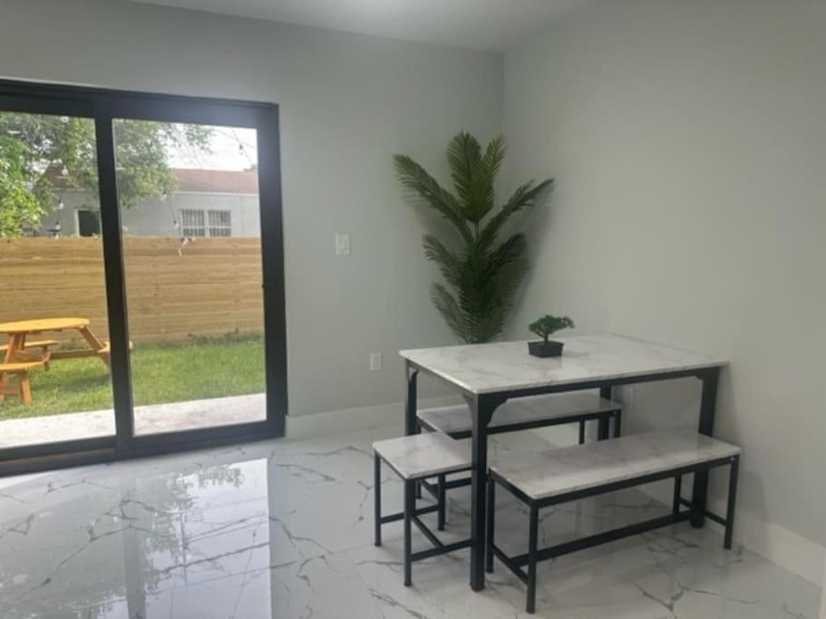 Villa Luxe 3 Bed & 3 Bath Minutes From Design District Miami