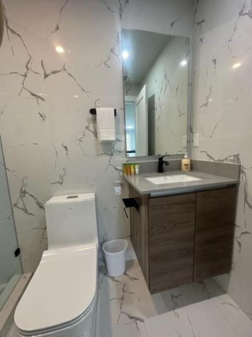 Luxe 3 Bed & 3 Bath Minutes From Design District *