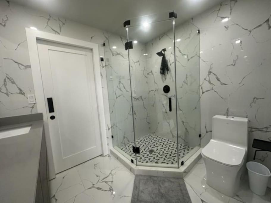 Luxe 3 Bed & 3 Bath Minutes From Design District Miami
