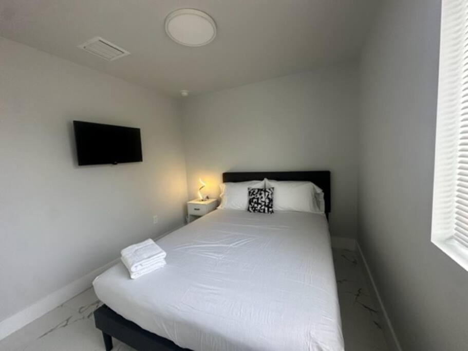Luxe 3 Bed & 3 Bath Minutes From Design District * Miami