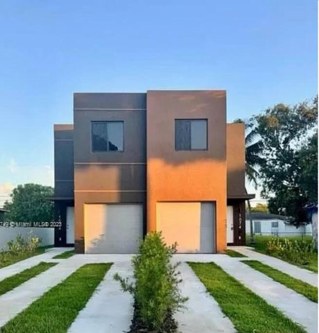Luxe 3 Bed & 3 Bath Minutes From Design District *