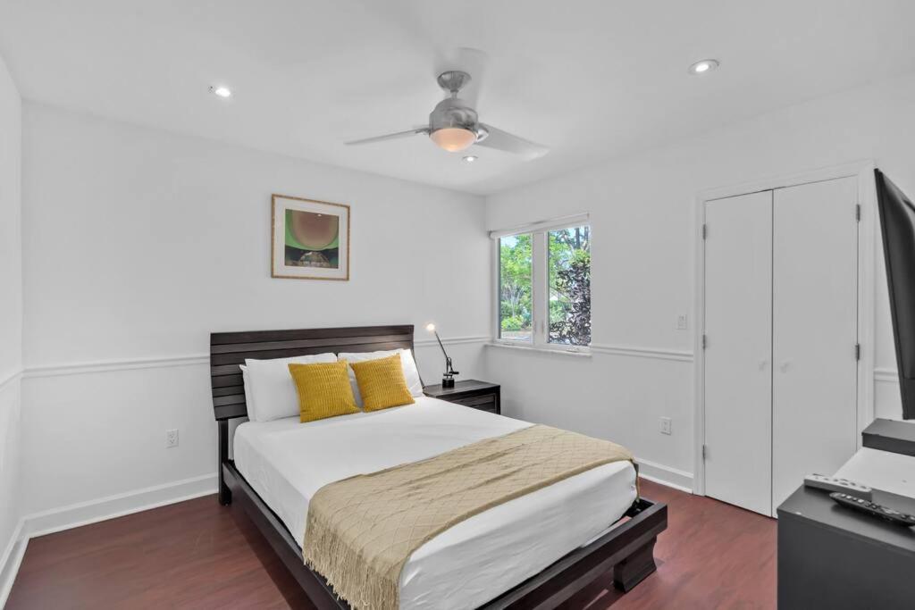 6 Bedrooms Oasis Treat With Oversized Pool, 9 Minutes To The *