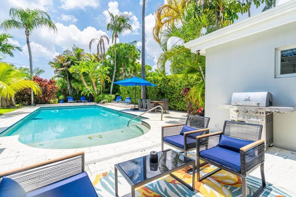 Villa 6 Bedrooms Oasis Treat With Oversized Pool, 9 Minutes To The *