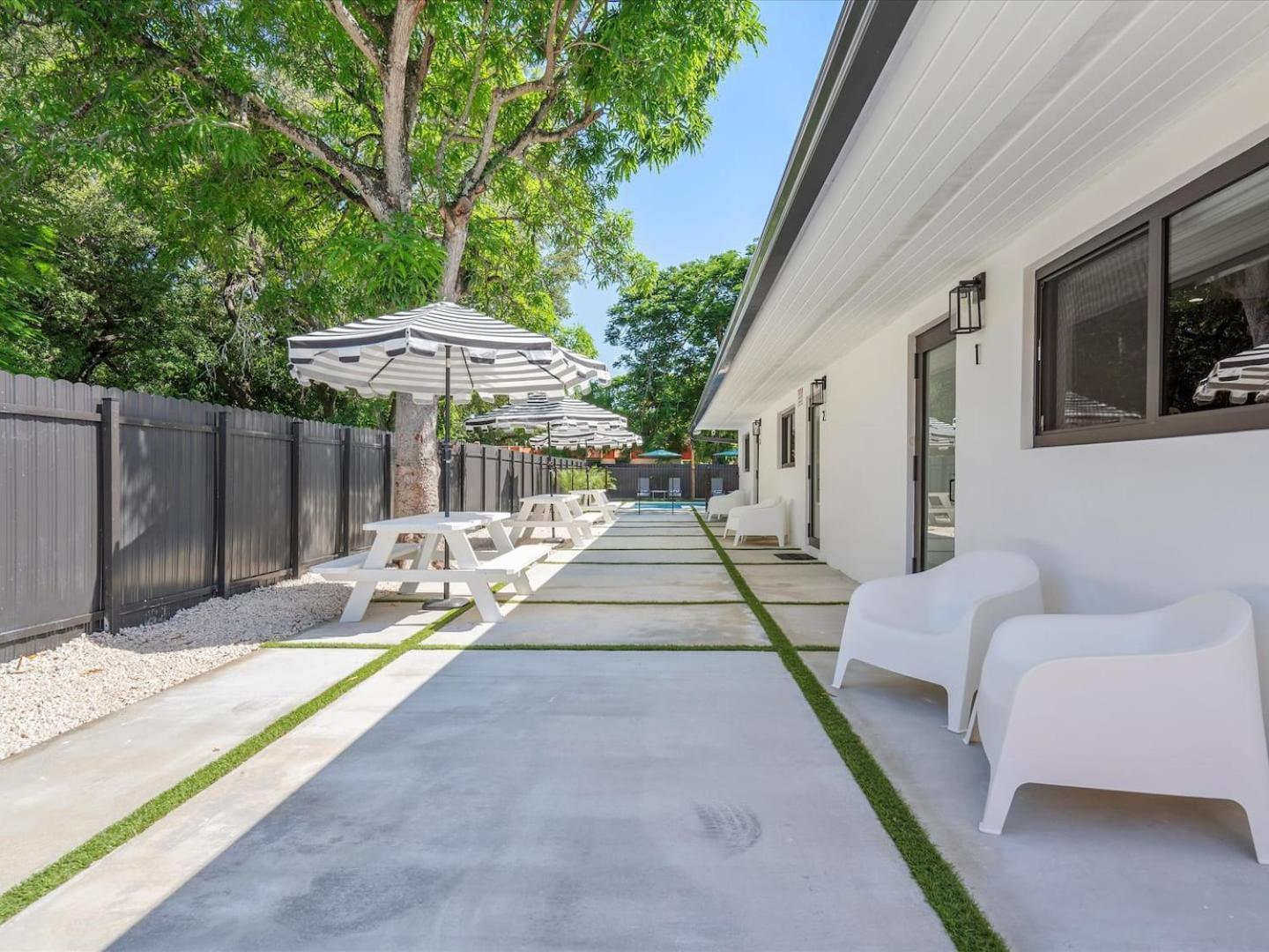 Getaway Luxe Pool Garden & Courtyard