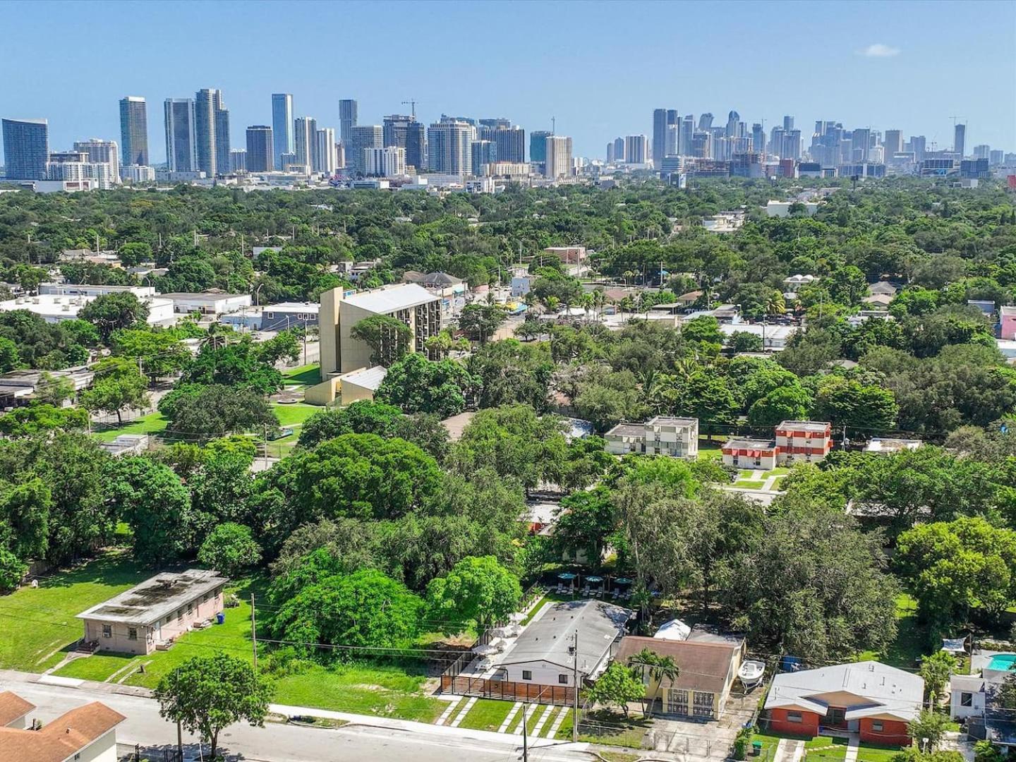 Apartment Getaway Luxe Pool Garden & Courtyard Miami