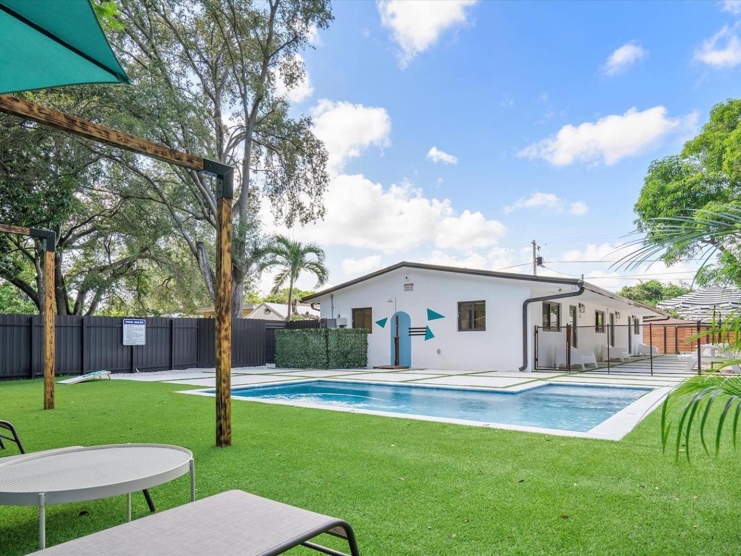 Getaway Luxe Pool Garden & Courtyard