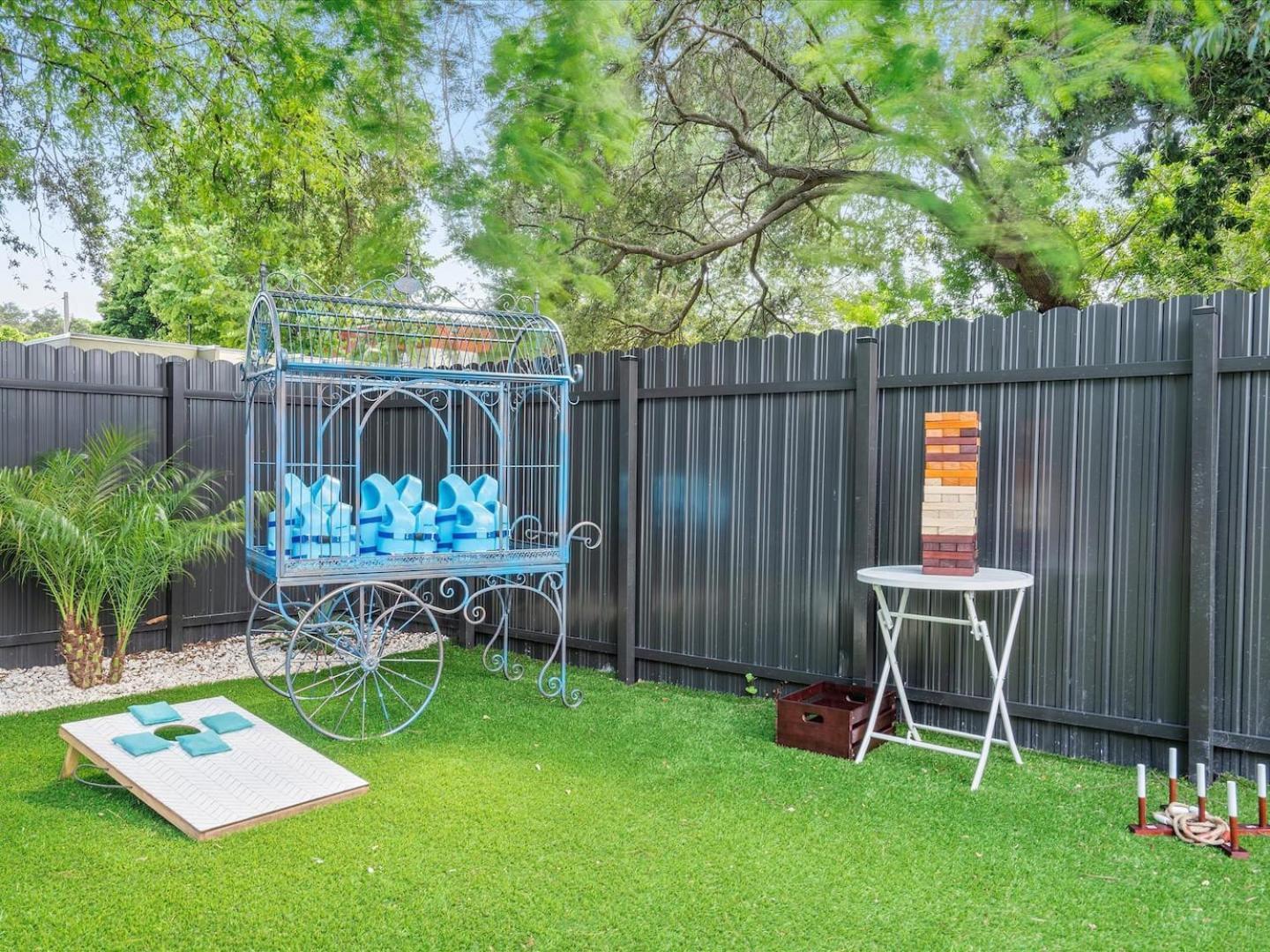 Getaway Luxe Pool Garden & Courtyard Apartment