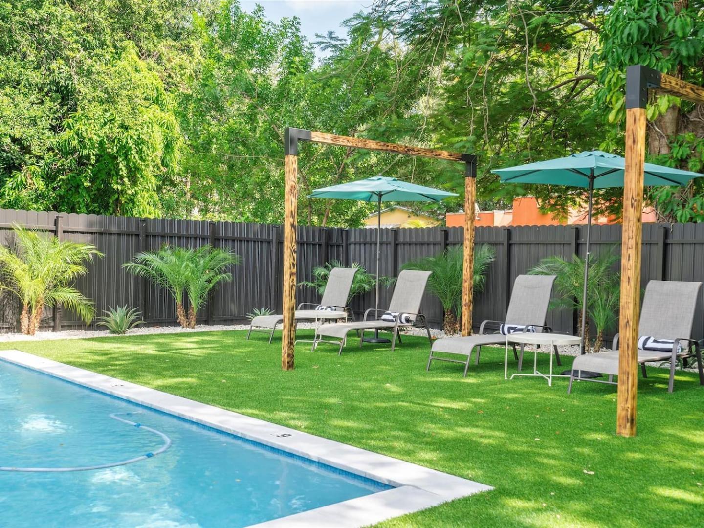 Getaway Luxe Pool Garden & Courtyard Miami