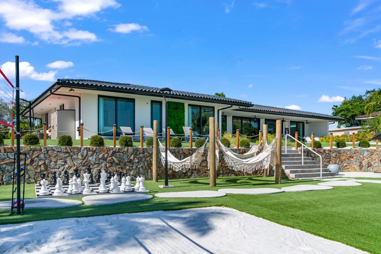 Wonderlake Infinity Pool L66 Holiday home *