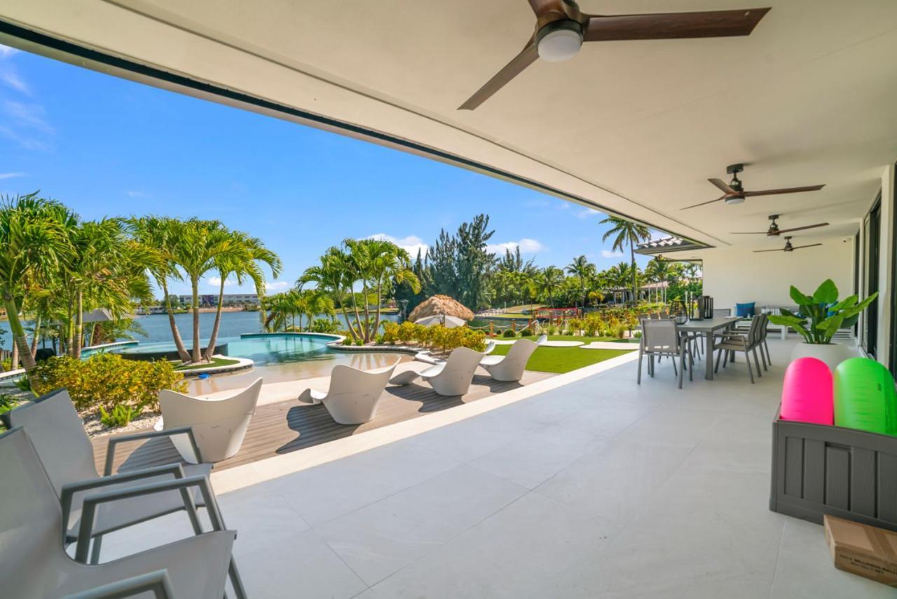 Wonderlake Infinity Pool L66 Holiday home *