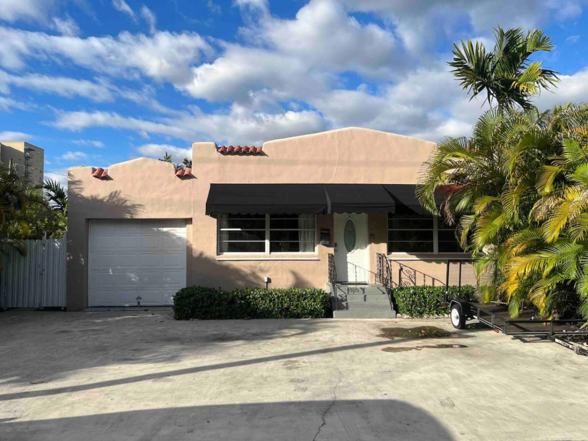 4bed 3bath Coral Gables Area Stunning With Hot Tub Holiday home Miami