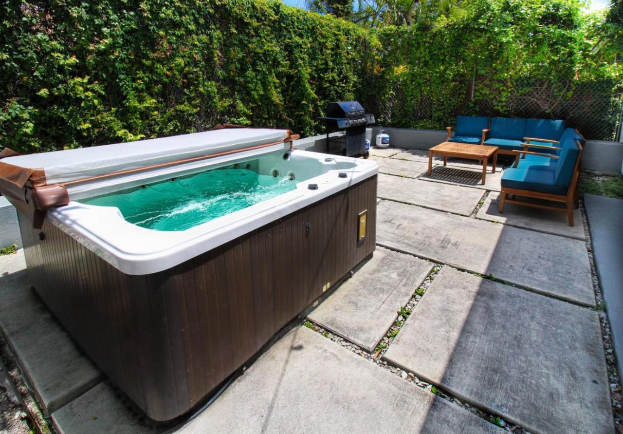 Holiday home 4bed 3bath Coral Gables Area Stunning With Hot Tub