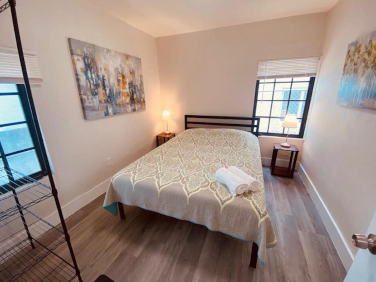 Charming 3bedroom 1bathroom Home, Walking Distance From Brickell Holiday home