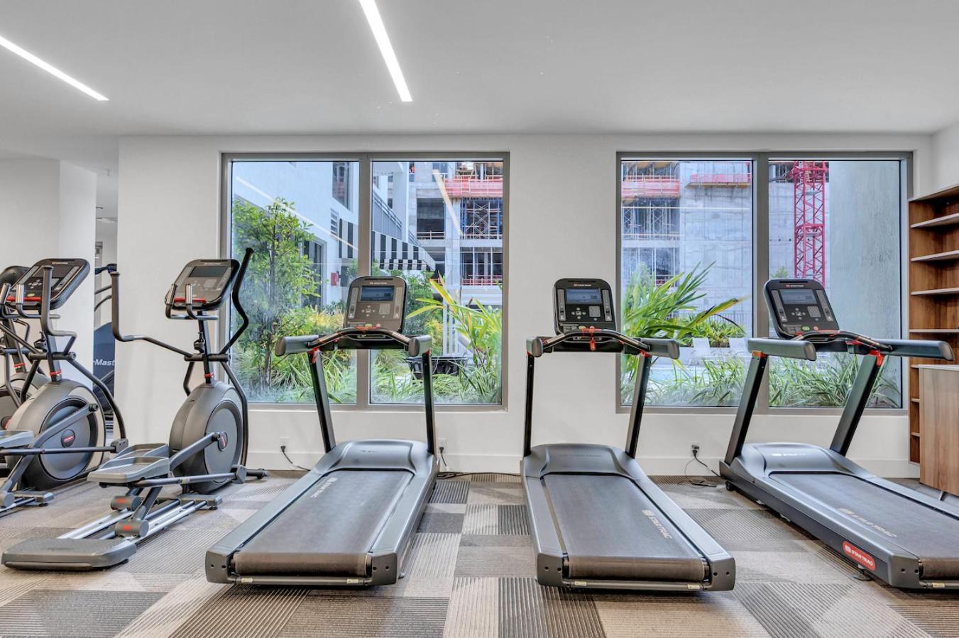 Prime Location 3 Bed Gem Near Brickell With Parking *