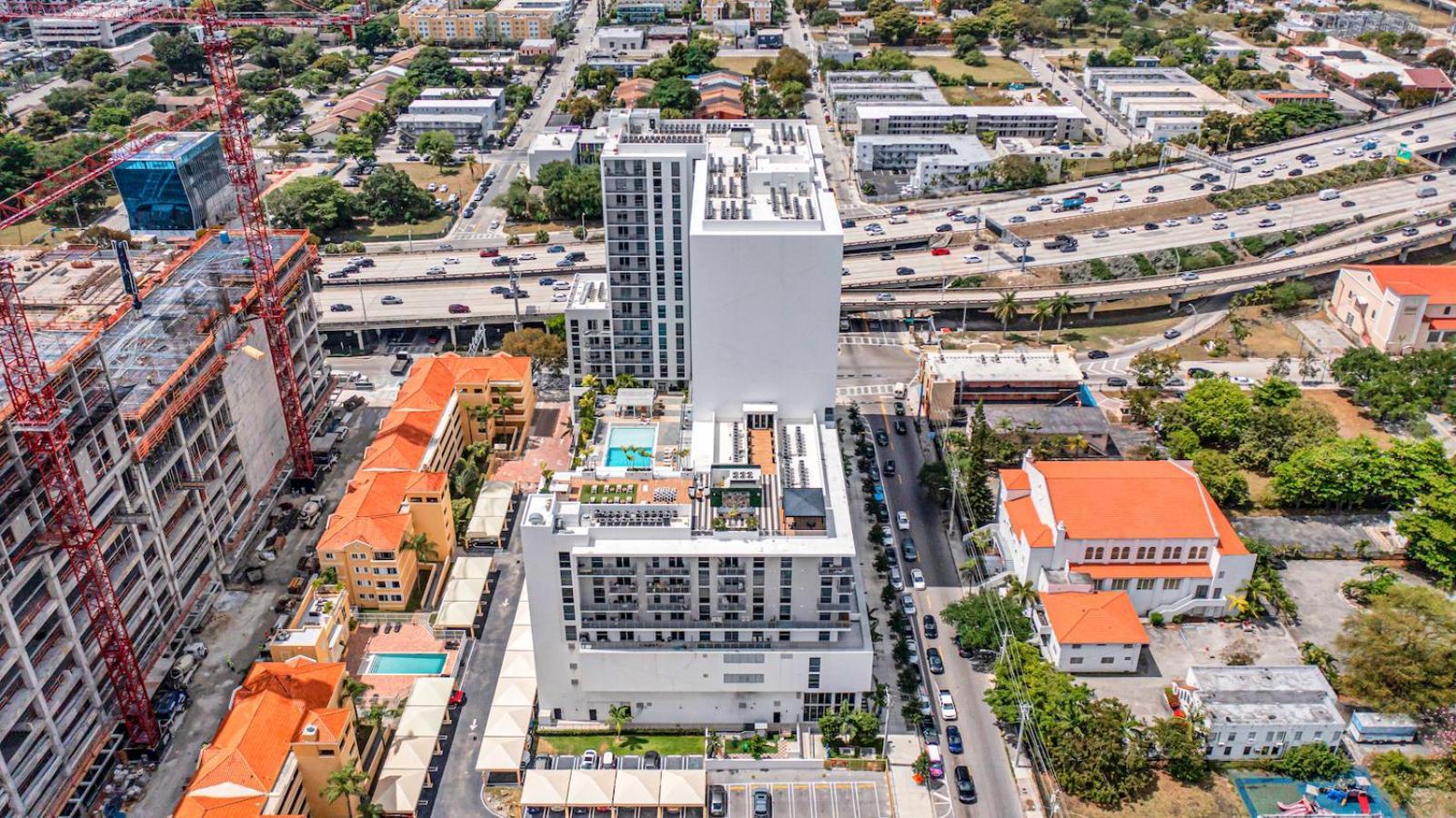 Prime Location 3 Bed Gem Near Brickell With Parking *