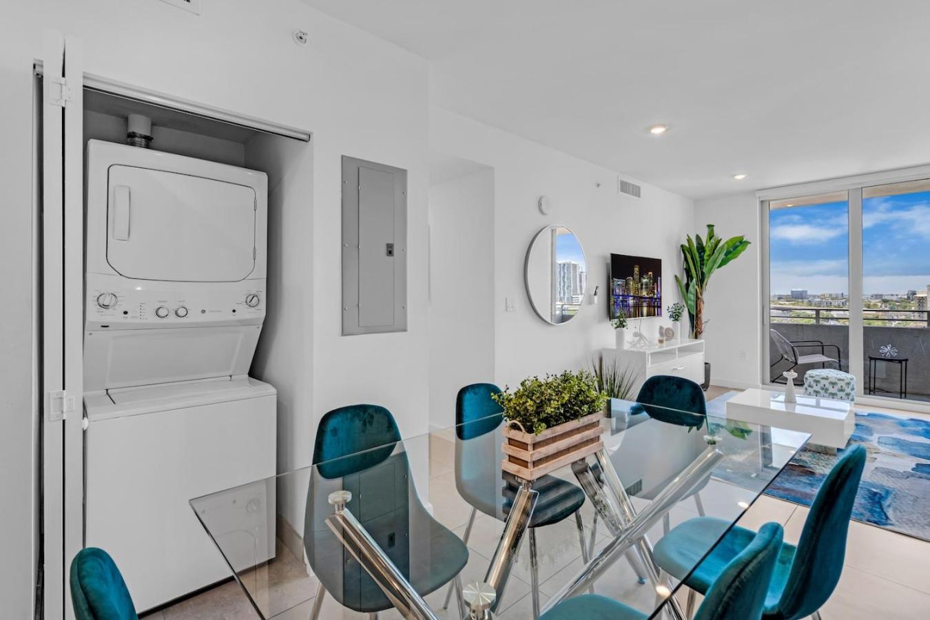 Prime Location 3 Bed Gem Near Brickell With Parking *
