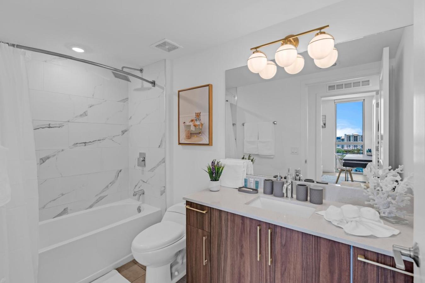Prime Location 3 Bed Gem Near Brickell With Parking