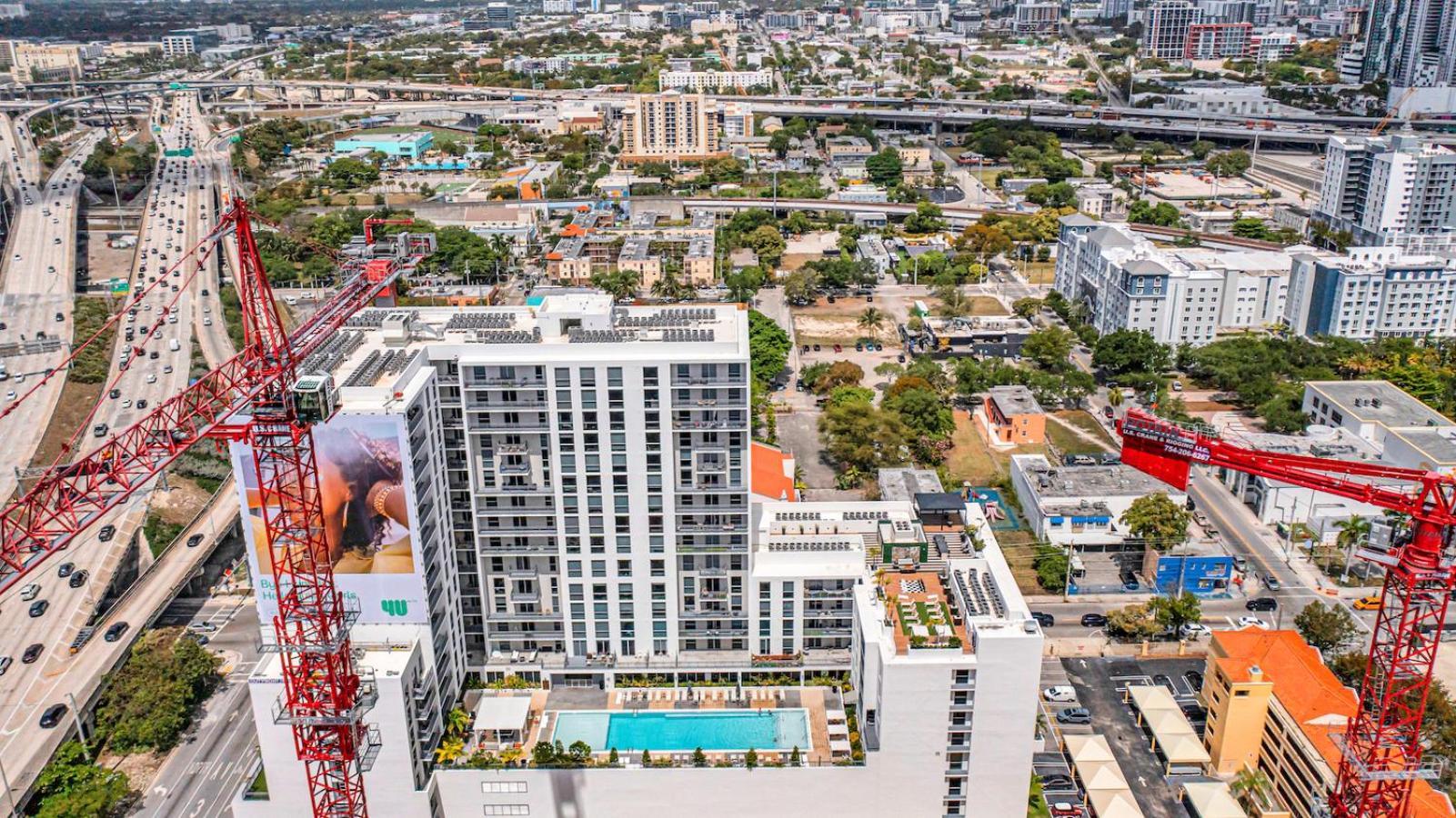 Prime Location 3 Bed Gem Near Brickell With Parking Apartment *