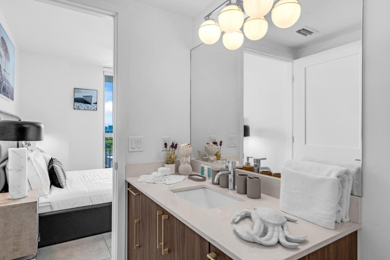 Prime Location 3 Bed Gem Near Brickell With Parking Apartment Miami
