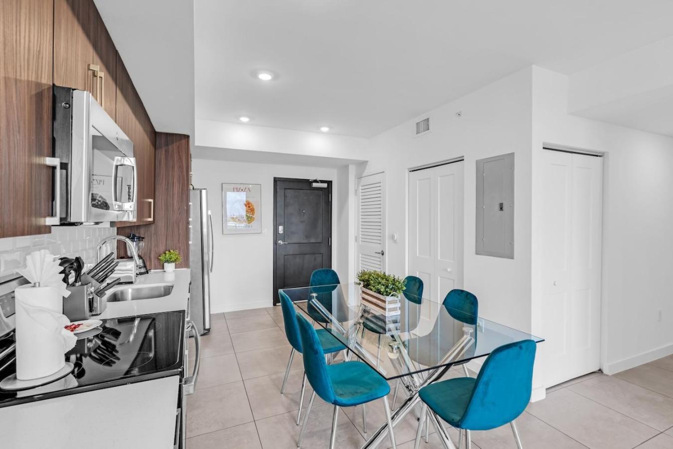 Prime Location 3 Bed Gem Near Brickell With Parking