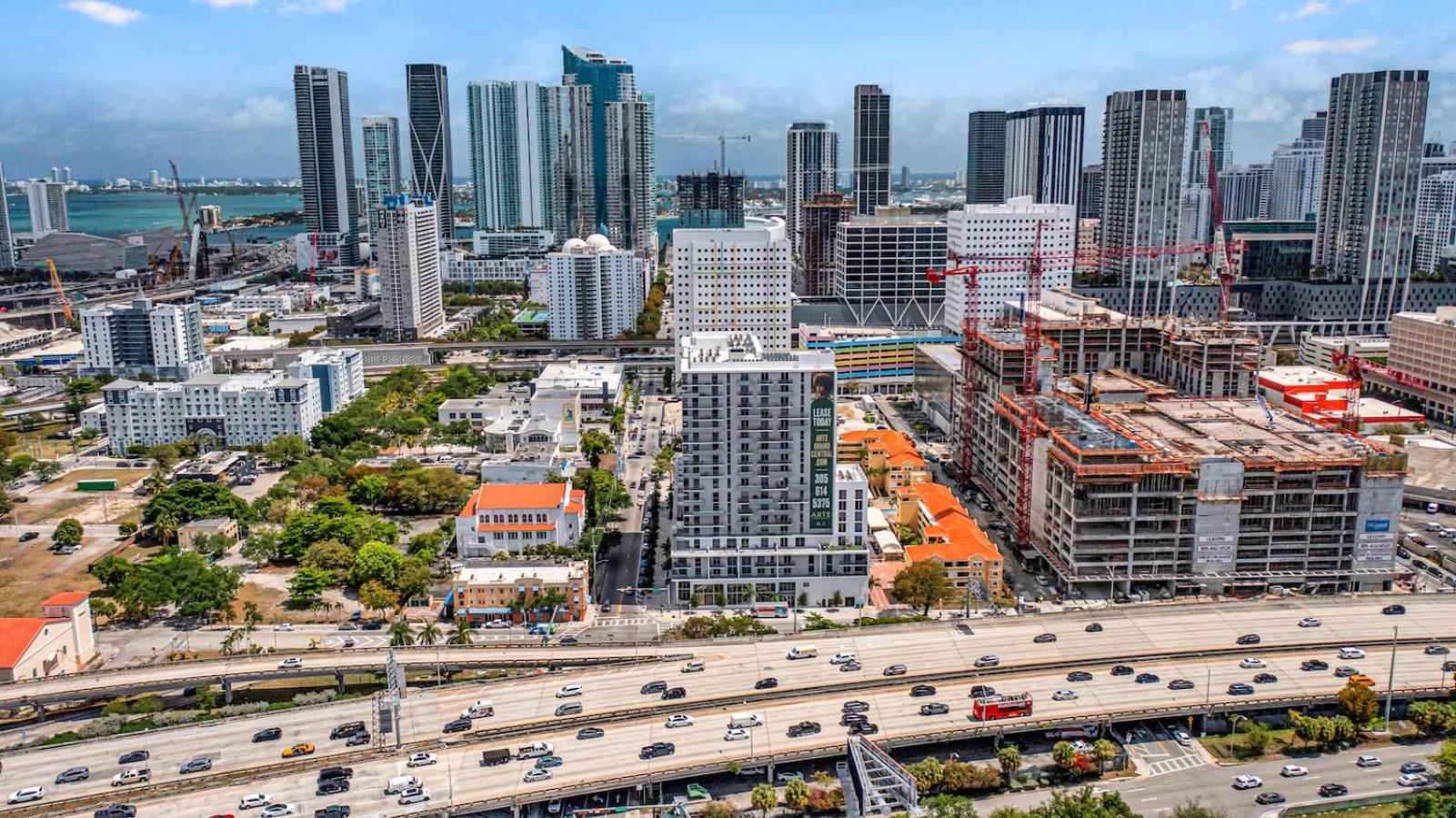 Prime Location 3 Bed Gem Near Brickell With Parking