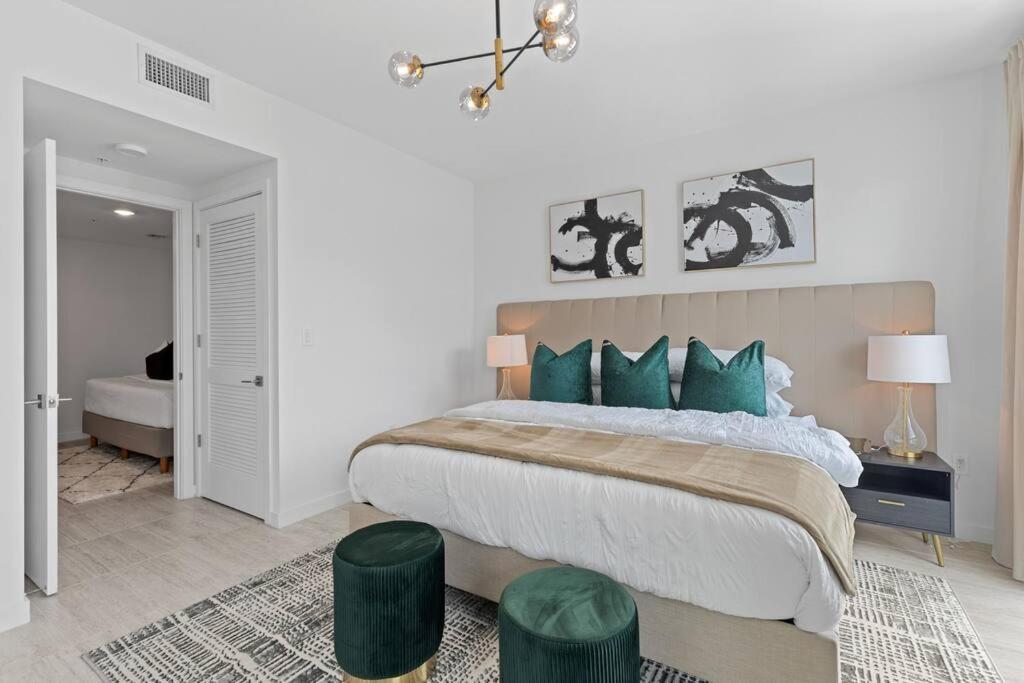 Luxury 1 Bdrm/1b In Design District Area