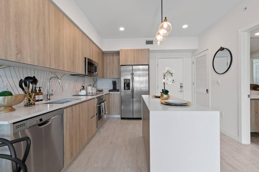 Luxury 1 Bdrm/1b In Design District Area Apartamento