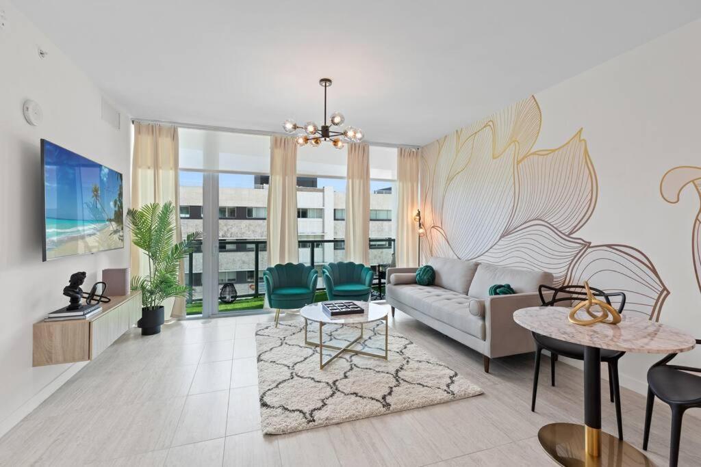 Luxury 1 Bdrm/1b In Design District Area * Miami