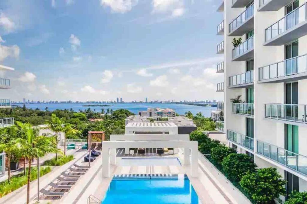 Luxury 1 Bdrm/1b In Design District Area