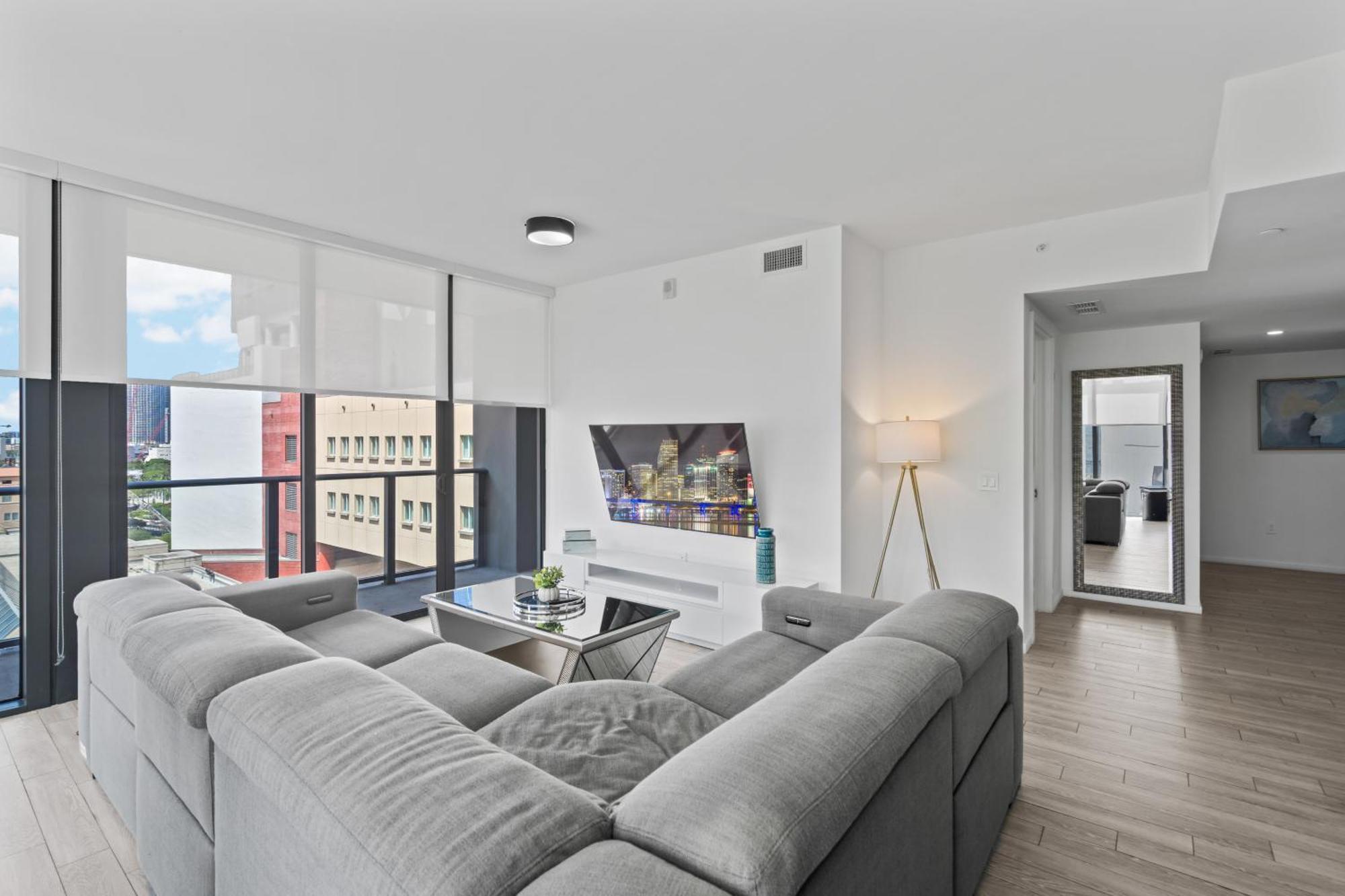 Incredible Unit In The Heart Of Downtown *